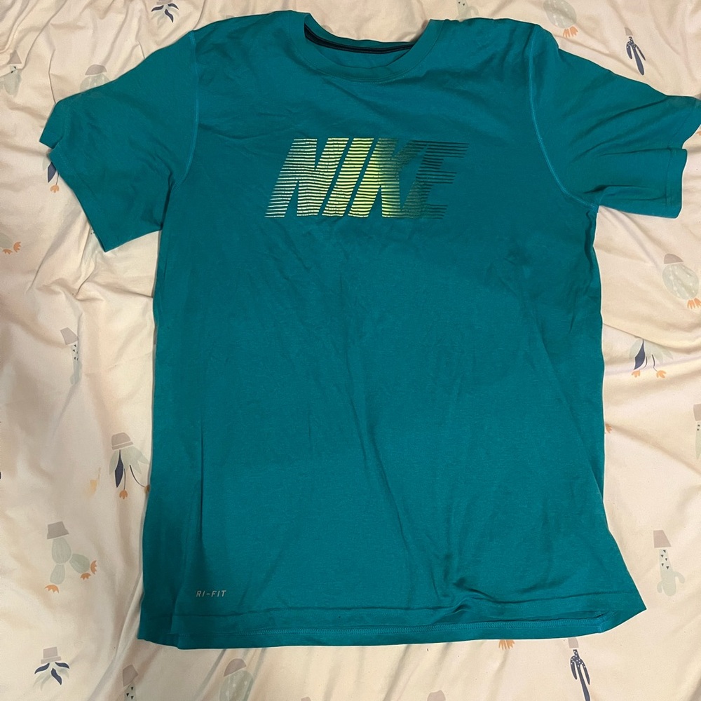 Nike Large. Dri-Fit Shirt